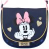 Detský crossbag Minnie Mouse - Disney - motív Glitter Love. Kabelka má jedno vrecko kryté chlopňou so zapínaním na magnet. Klopu zdobí obrázok myšky Minnie s jej charakteristickou mašľou. Zlatá srdiečka a lem na prednej strane kabelky a modré bodky na druhej strane sú trblietavé. Popruh cez rameno má nastaviteľnú dĺžku. Rozmery tejto tašky Minnie Mouse - Disney sú cca 19 x 17 x 6 cm.
TIP • Ak si aj Vaše dievčatko obľúbilo príbehy zo štúdia Walt Disney, prezrite si celú našu ponuku produktov s motívom Mickey &amp; Minnie Mouse.