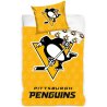Posteľné obliečky NHL Pittsburgh Penguins potešia každého fanúšika tohto legendárneho hokejového tímu. Je vyrobené zo 100% bavlny Renforcé. Lícnu stranu zdobí logo tímu, druhú stranu menšie logá na žltom podklade. Aj vankúš zdobí logo tučniakov. Zapínanie na zips, rozmery 140 x 200 cm + 70 x 90 cm.