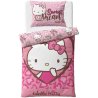 Súprava posteľných obliečok Hello Kitty s motívom Sweet Dream. Je vyrobená zo 100% bavlny a má praktické zapínanie na zips. Obsahuje 1× obliečku na prikrývku 140x200 cm a 1× obliečku na vankúš 70x90 cm, takže je určená na štandardnú veľkú posteľ.