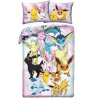 Posteľné obliečky Pokémoni s motívom Pikachu a Eeveelutions. Vyrobené z jemného mikrovlákna so zapínaním na zips. Súprava obsahuje obliečku na prikrývku 140x200 cm a obliečku na vankúš 70x90 cm. Certifikácia OEKO-TEX zaručuje kvalitu aj zdravotnú nezávadnosť.